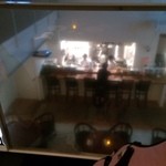 ワイン×チーズ×焼肉バル Laugh - 地下なのに二階席があり解放的