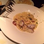 ワイン×チーズ×焼肉バル Laugh 難波店 - ボンゴレ1000円。写真は食べかけです。