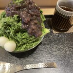 寿月堂 築地本店 - 白玉入抹茶と粒あんのかき氷1,300円 ほうじ茶付