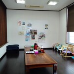 マルミ・サンライズ食堂 - フローリングの小上がりもあります