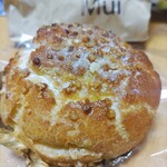 Milk&Beans Mui - 冷凍売りのシュークリームは皮のキャラメル感もとてもおいしい