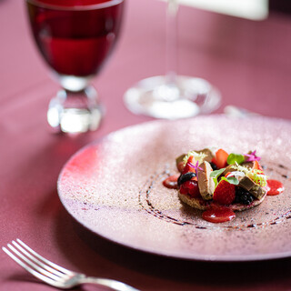 全国の旬素材を美しい料理へ昇華するクリエイティブなイタリアン