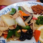 中国飯店紀淡 - 令和6年8月 ランチタイム(11:00〜14:00)
本日の日替わりランチ 税込950円
豚天、牛肉コロッケ、八宝菜、焼きめし小、スープ