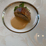 Le Studio - お魚料理は鮑とエビのパイ包み