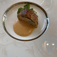 Le Studio - お魚料理は鮑とエビのパイ包み