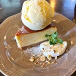 ザズ プランテ エ カフェ - チーズケーキ　アイスのせ