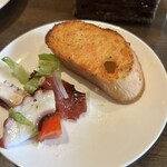 ビアハウス ビアワン - カルパッチョにバケット美味い(*'▽'*)♪