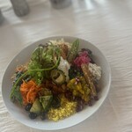 anandah. - (一部曖昧だけど)ラタトゥイユ、かぼちゃサラダ、ごぼう、白あえ、なすのフライ、ナスの煮物、キャロットラペ、チャプチェ、きゅうり、クスクス、赤とうきび、玄米、ゴーヤ、つるむらさき、オクラ、モロヘイヤ