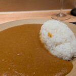 銀座 大石 - カレーライス。バターも小麦も使われていない、野菜の自然な甘みで構成されたカレー。
      食後にぴったりな軽やかさと優しい旨味で、2人前
      ペロリと完食。
      