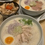 鶏白湯ラーメン ムツキ - 