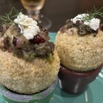 イーカ スーク  - サクサクなプーリに詰めたオリーブ香　たこのアボカドのタルタル