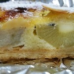 トレプチ - ダックワーズの側面。具材の存在感が素晴らしい。