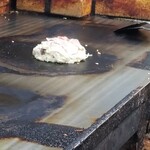 お好み焼満月 - 焼けてる　焼けてる