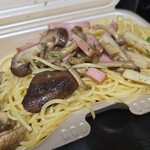 キッチン ブルー グローブ - キノコとベーコンはタップリ！