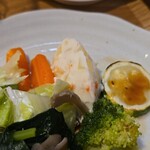 キッチン ブルー グローブ - ポテサラ、備え付け野菜