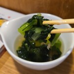 キッチン ブルー グローブ - 具沢山なほうれん草スープ