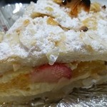 トレプチ - 八朔と讃岐苺のダックワーズ      450円