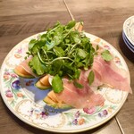 創作料理Ryota  - ・北海道富良野から直送 富良野赤肉メロンと生ハム（￥2,800）