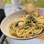 POP ART GALLERY & CAFE - 海老とブロッコリーのペペロンチーノ（ランチドリンクセット）