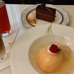五感 北浜本館 - 桃のスイーツ(季節限定)、チョコレートケーキ(ケーキセット)
