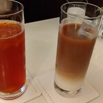 五感 北浜本館 - 左・厳選茶葉の紅茶　右・カフェクレーム