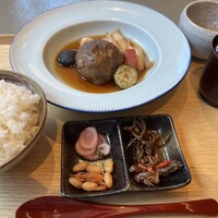 近江牛もりしま 寛閑観ここ滋賀店 - 