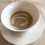 メインダイニングルーム 三笠 - 茄子のクリームスープ　生姜風味のクリーム