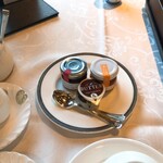 メインダイニングルーム 三笠 - 柿のジャムとイチゴジャム