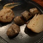 Mr.Bake&Mrs.Grape - ソーセージ！ハーブがきいてて。玉ねぎ皮まで美味しい