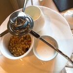 メインダイニングルーム 三笠 - フルーツグラノーラとミルクとヨーグルト