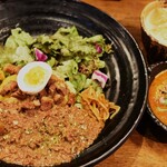 SPICY CURRY 魯珈 - 限定ぶどう山椒の豚キーマ、ゲリラカレー播磨灘の牡蠣カレー冷やし、濃厚マンゴーラッシー