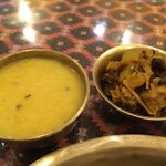 インド料理 パリワル - 豆スープ(マスールダル)と冬瓜とじゃがいものタルカリ