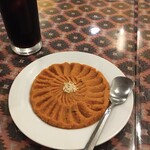 インド料理 パリワル - ガジャルコハルワ(¥380)とアイスコーヒー(¥400)