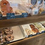 食ぱんの店 春夏＋秋冬 - 生ドーナツいっぱい、人もいっぱい