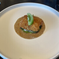 Opuses - 鰆のフライ。下に敷かれた丸い生地で包んでいただきました。なんだかおしゃれ