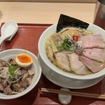 麦と麺助 - 特製イリコそば