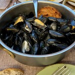 Eataly Torino Lingotto - (一回目) 娘と食べたムール貝のワイン蒸し。これはおいしい！