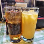 本格インド料理 MINA - ウーロン茶とマンゴーラッシー