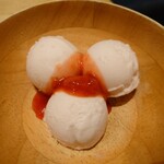おぼんdeごはん - いちごミルクアイス　380円