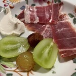 nacol - ハモンイベリコ　ベジョータ３６ヶ月熟成　＋　出来立てリコッタチーズ、斉藤さんのブドウ（シャインマスカットなど）