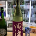 醍醐 - ラベル通り葡萄ジュース(^^♪
      中盤からは香りが控えめになりスーッと消えてピリピリ感が舌に残ります♫
      余韻が長いですねーーー