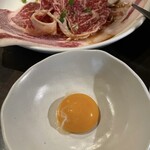 炭火焼肉 焼きしゃぶ にく式 - 卵黄