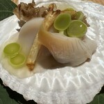 東山 吉寿 - 帆立貝柱と白ばい貝の煮物、岩手の天然松舞茸、ピーナッツもやし、新銀杏