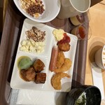 鈴鹿サーキットホテル - 朝食　右手前が赤鶏の味噌焼き。横が刺身こんにゃく。