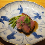 KOTARO Hasegawa DOWNTOWN CUISINE - イベリコ豚のフィレ肉のグリエ　フランス産野生のアスパラガス、ファルシーデュール　紅茶と八角のソース