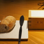 KOTARO Hasegawa DOWNTOWN CUISINE - バゲットと自家製のホイップバター