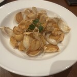 にんにくや - にんにくの丸揚げ