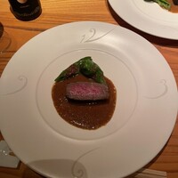 NOBU TOKYO - お肉の焼きは、不思議なかんじ。外カリ、ナカレア。ソースもあっさりしててスンナリ食べました