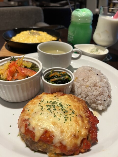 BOND CAFE photo 2
