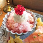 Cafe Luire - 桃のパンナコッタ 〜桃ミルキーアイス〜見えないけど桃もちゃんと入ってますよ〜。パンナコッタ美味しかった♡